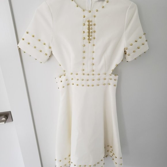 Avantlook Dresses & Skirts - AVANTLOOK cream ladies Dress size S with Gold Bead